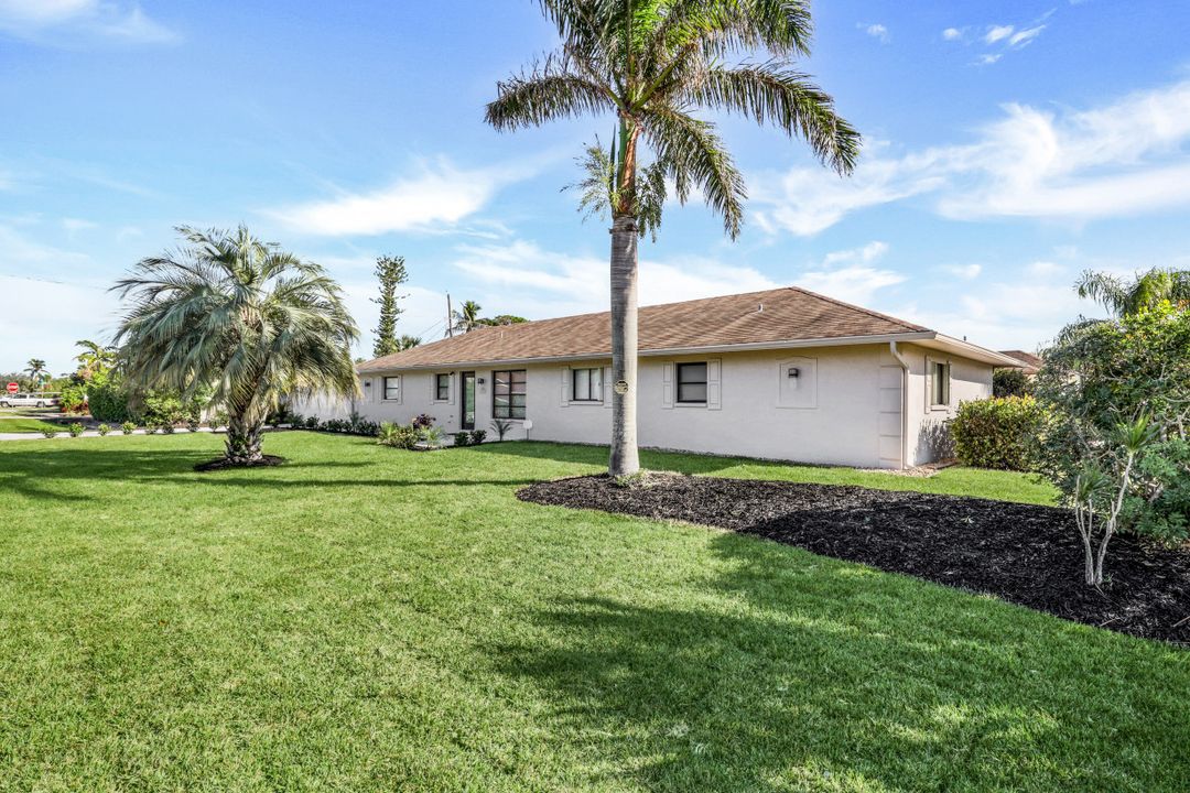 703 92nd Ave N, Naples, FL 34108