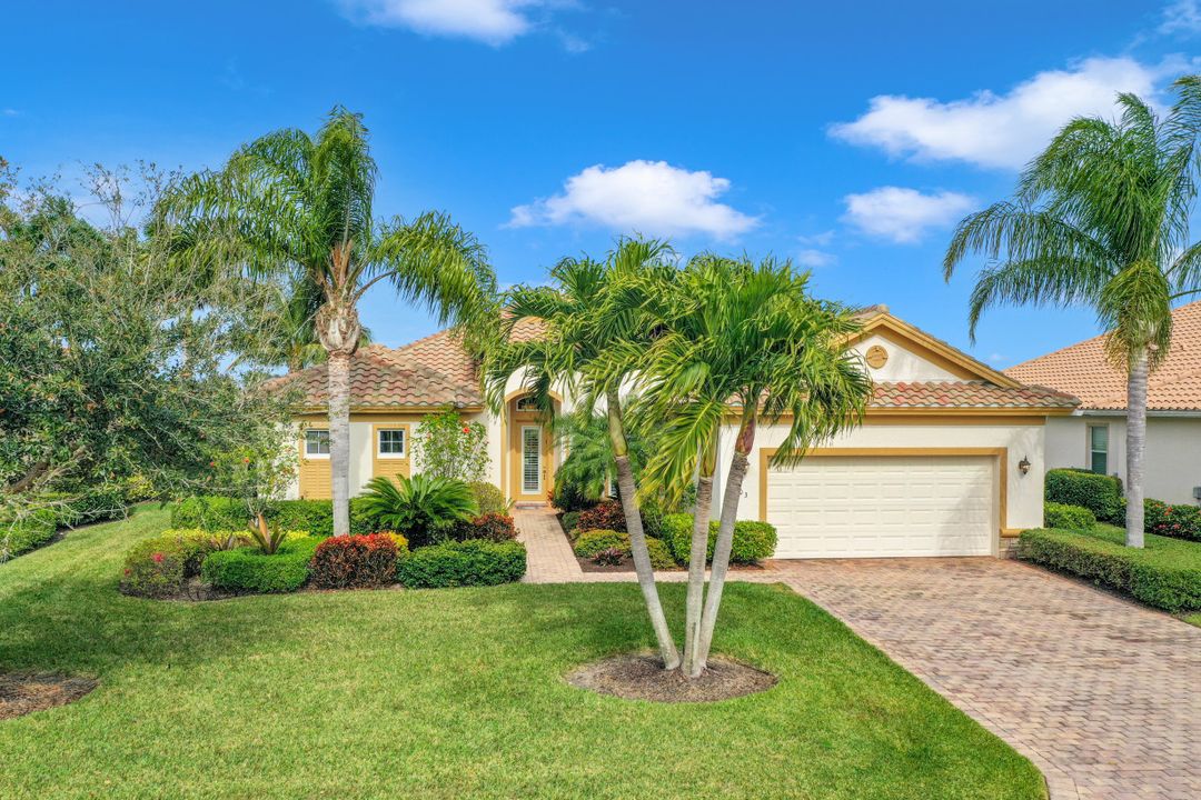 9403 Copper Rock Ct, Naples, FL 34120