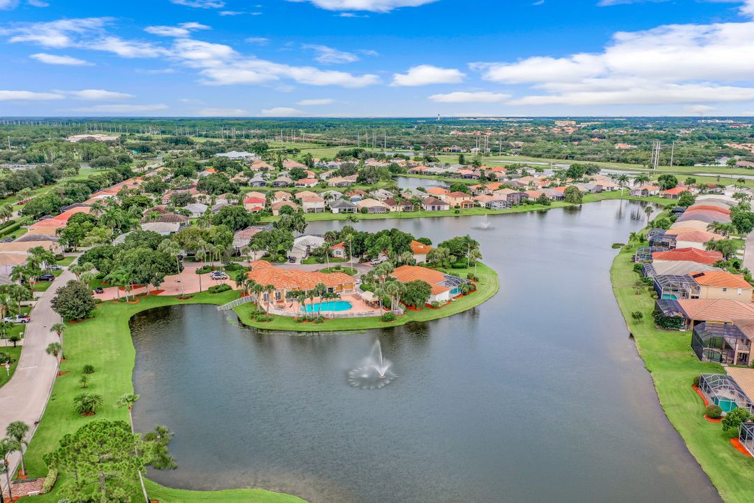 11043 Lakeland Cir, Fort Myers, FL 33913