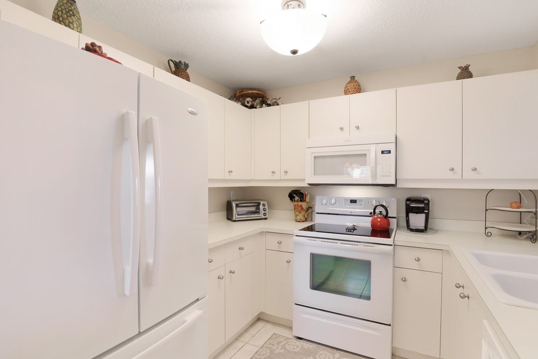 6680 Huntington Lakes Cir #102, Naples, FL 34119