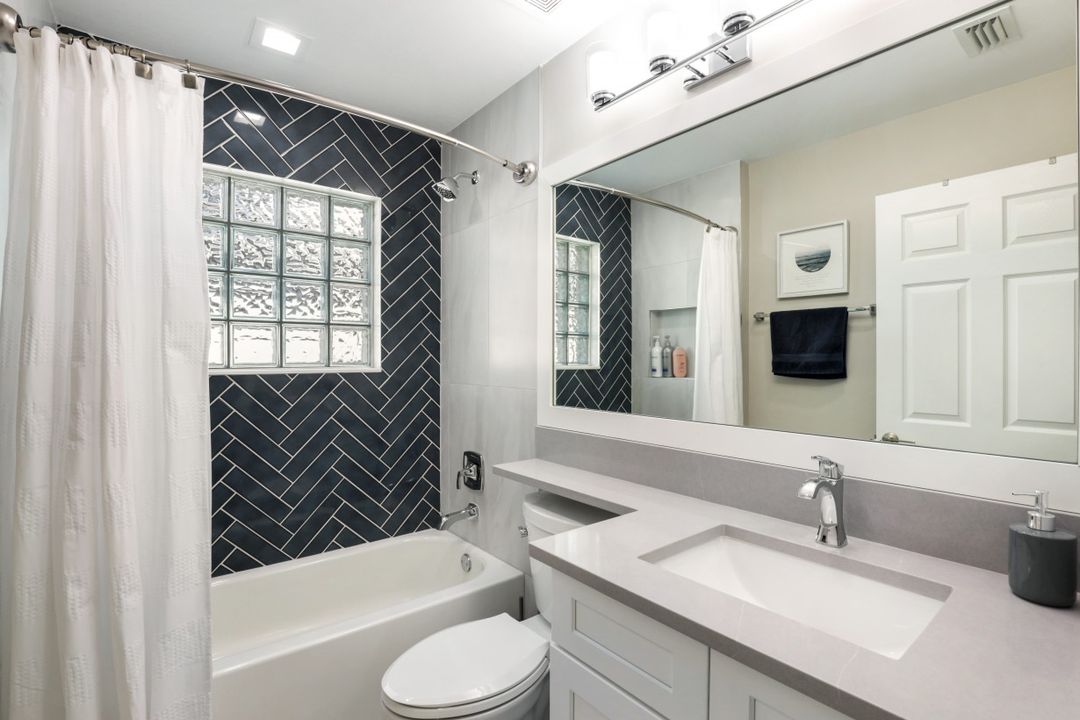 1671 Triangle Palm Terrace, Naples, FL 34119