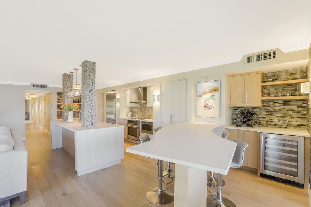 250 Park Shore Dr #103, Naples, FL 34103