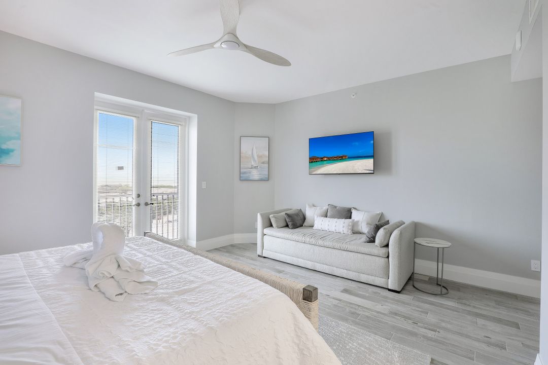 400 Flagship Dr #802, Naples, FL 34108