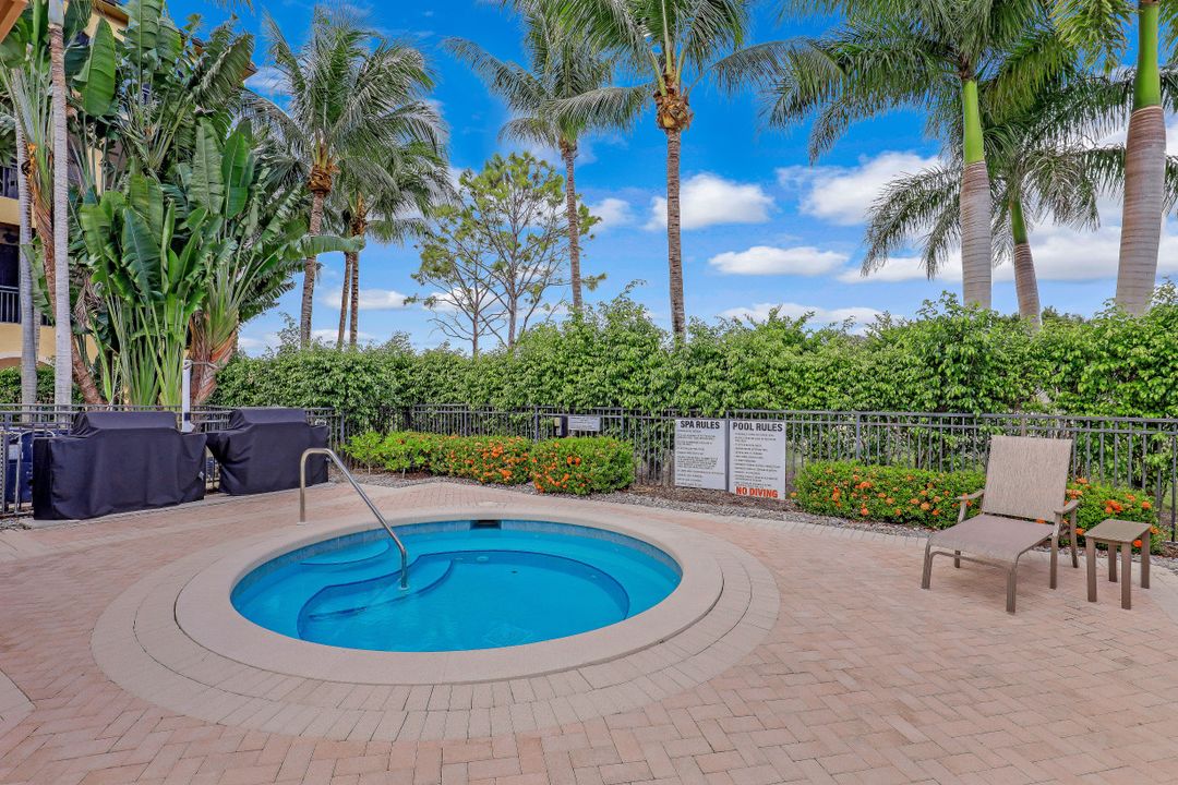 2542 Marquesa Royale Ln #301, Naples, FL 34109