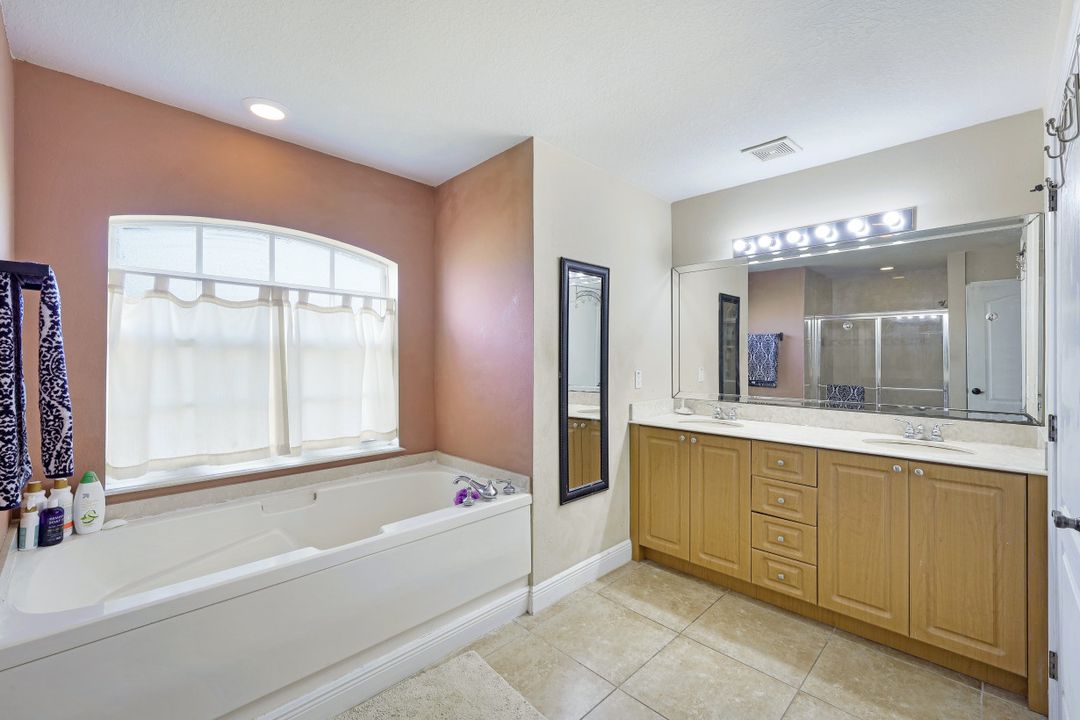 2713 10th St SW, Lehigh Acres, FL 33976