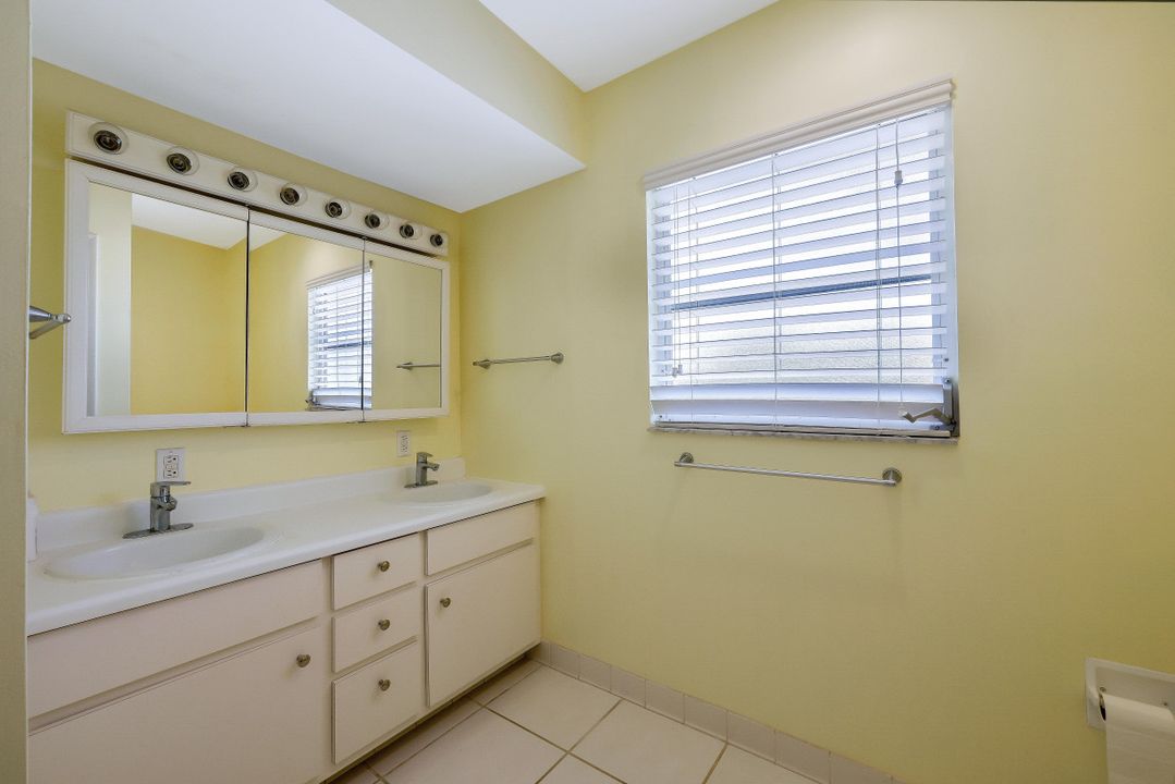 230 Donora Blvd, Fort Myers Beach, FL 33931