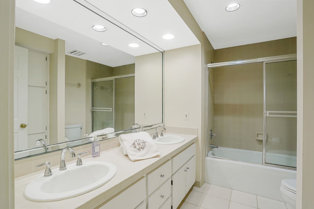 726 Bay Tree Ct, Naples, FL 34108