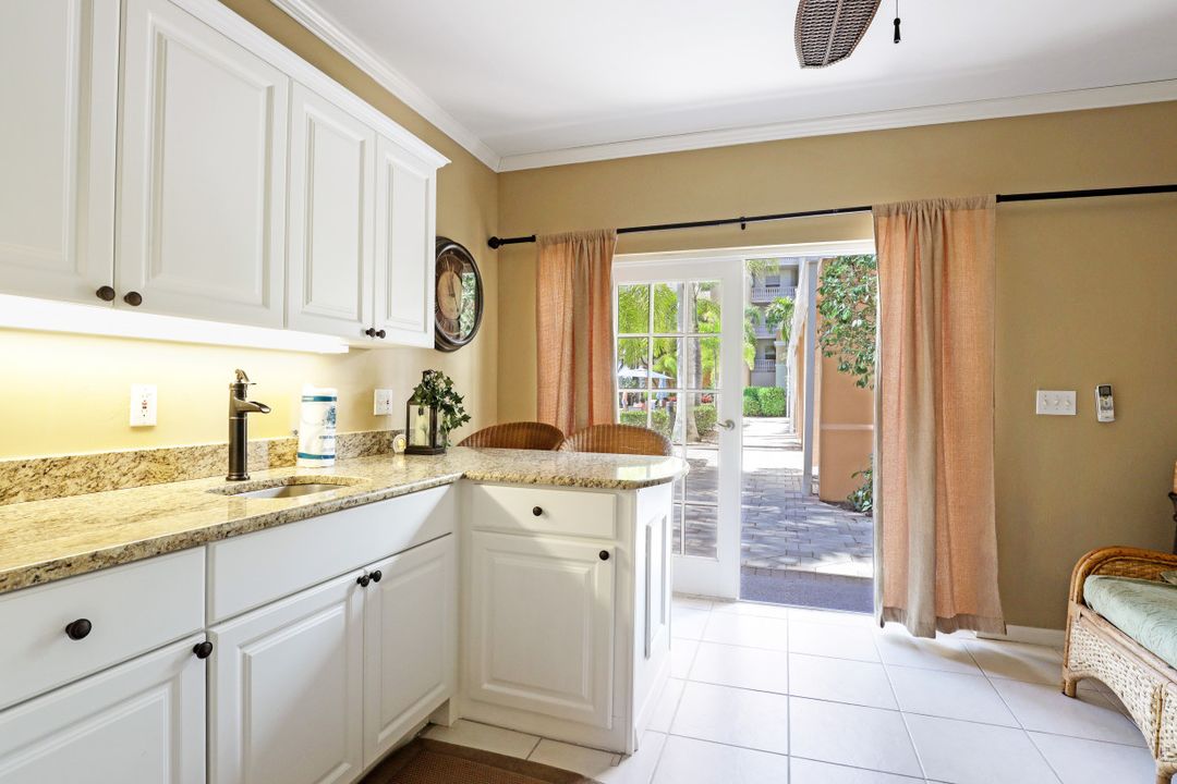 470 Launch Cir #405, Naples, FL 34108