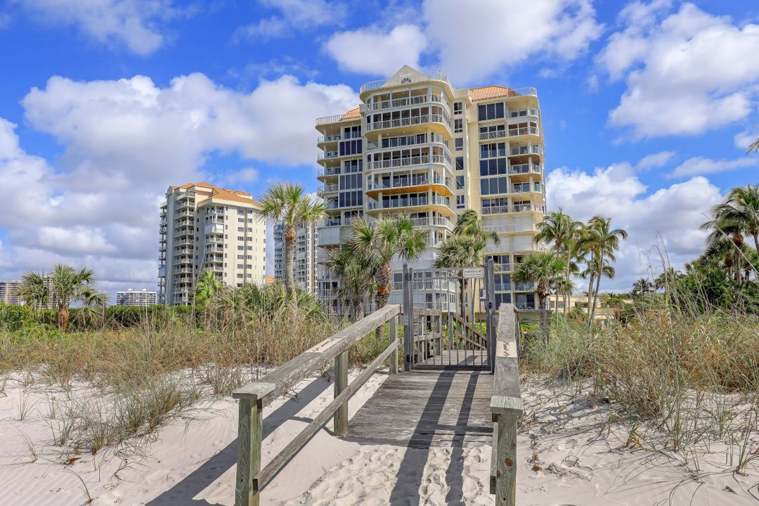 20 Seagate Dr #702, Naples, FL 34103