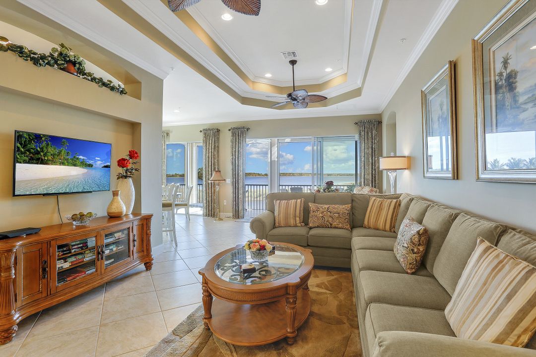 9060 Siesta Bay Dr #201, Naples, FL 34120