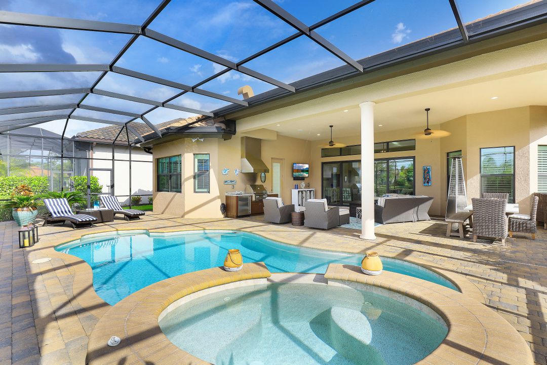 7446 Lantana Cir, Naples, FL 34119