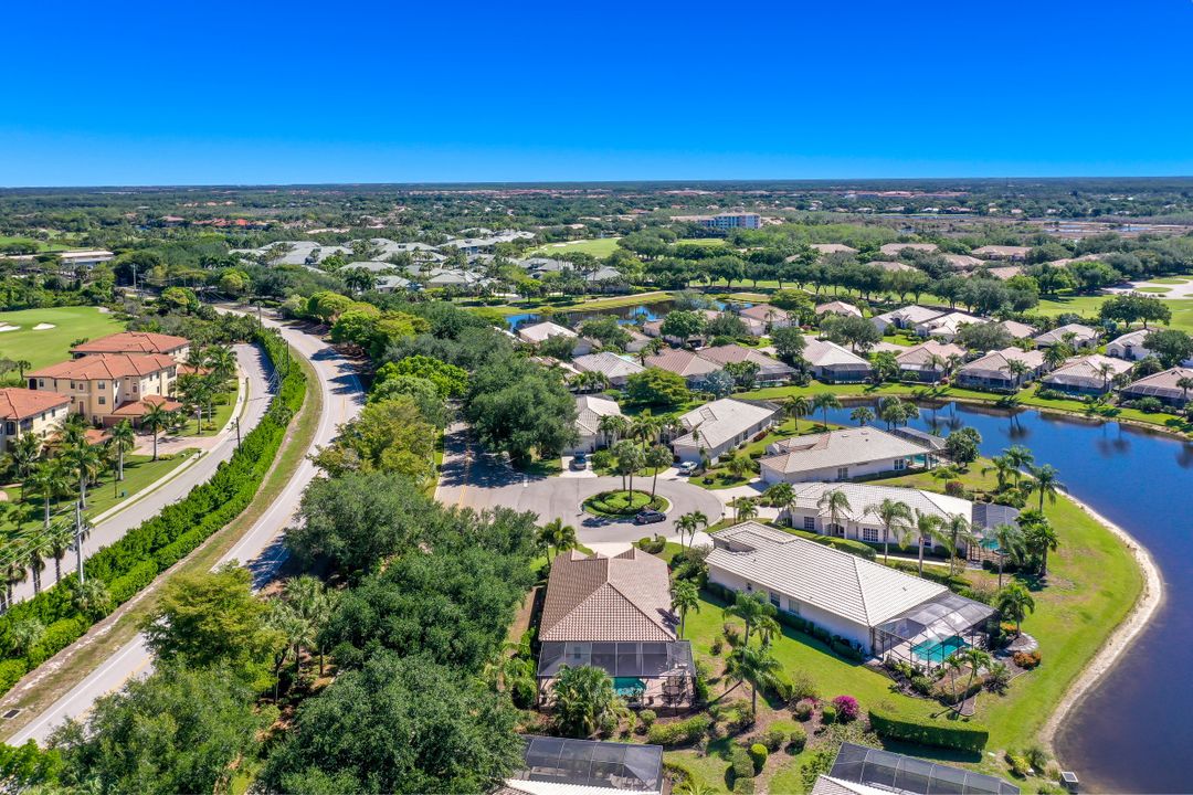 24761 Goldcrest Dr, Bonita Springs, FL 34134