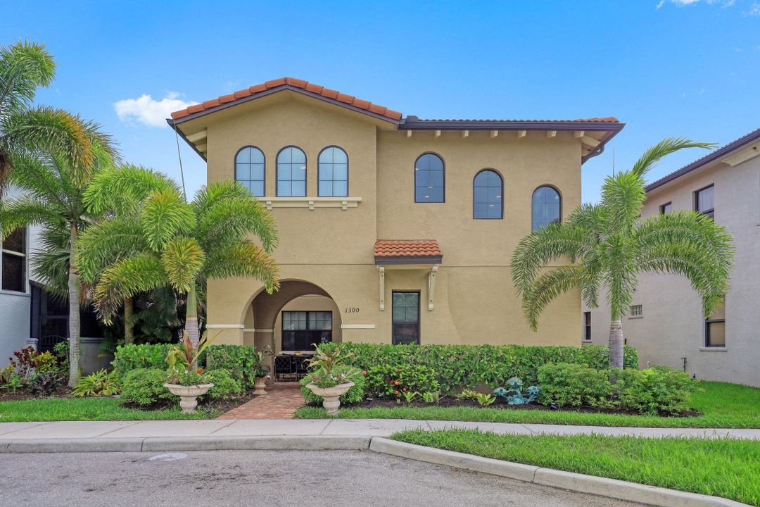 1300 Kendari Terrace, Naples, FL 34113