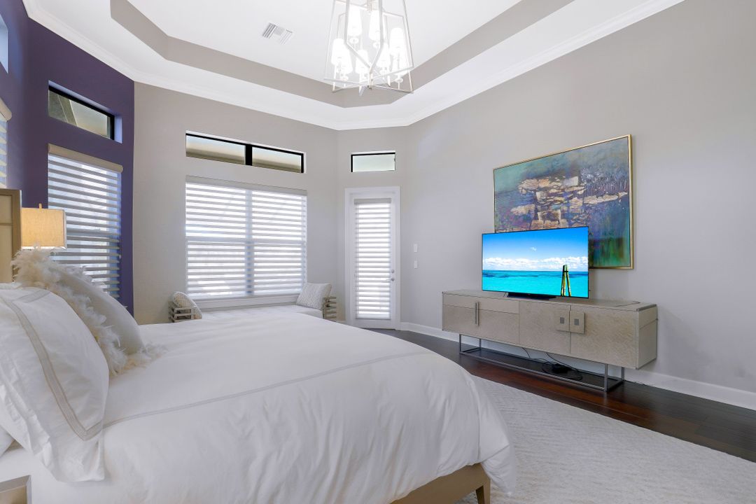 9067 Sorreno Ct, Naples, FL 34114