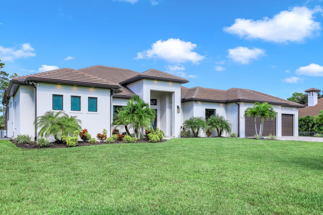 631 25th St SW, Naples, FL 34117