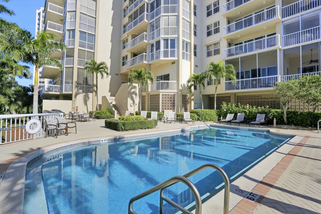 6585 Nicholas Blvd #305, Naples, FL 34108