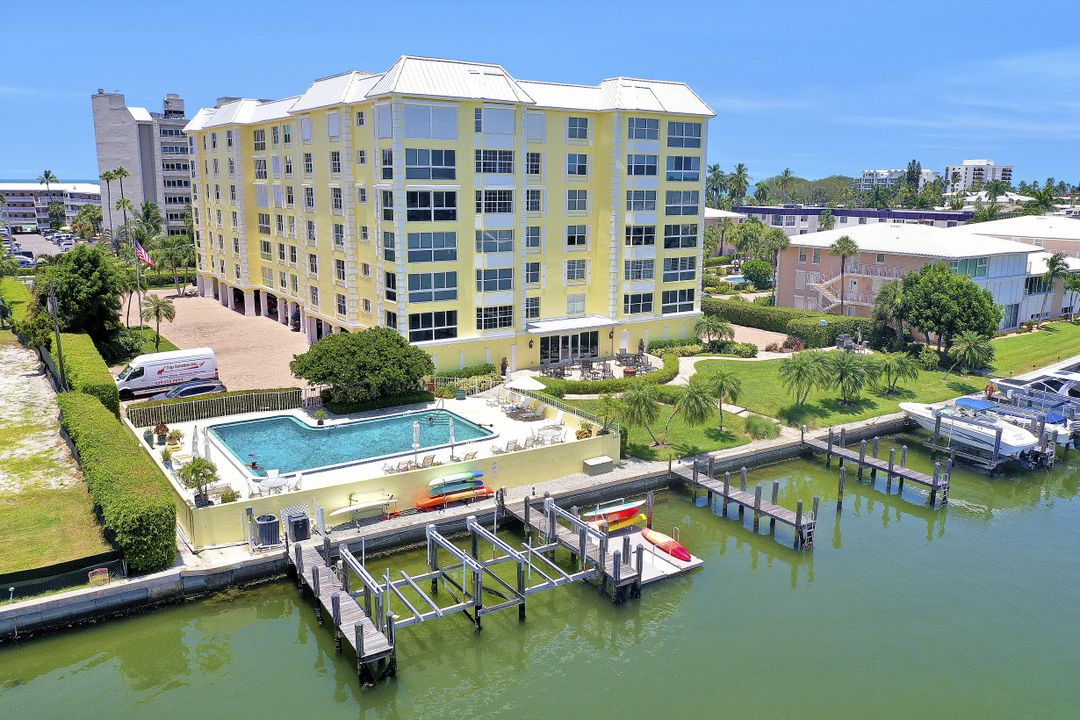 1900 Gulf Shore Blvd N #201, Naples, FL 34102