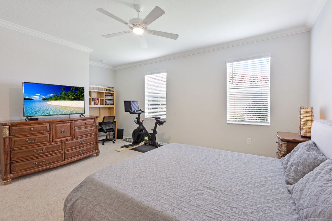 2727 Blossom Wy, Naples, FL 34120