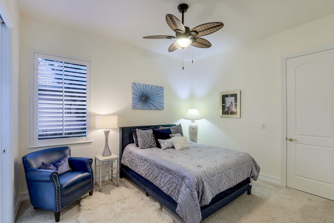 5958 Amberwood Dr, Naples, FL 34110