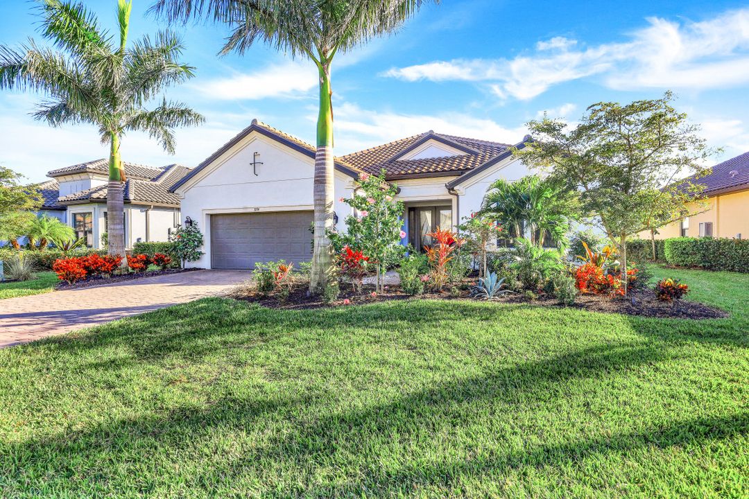 3274 Belon Ln, Naples, FL 34114