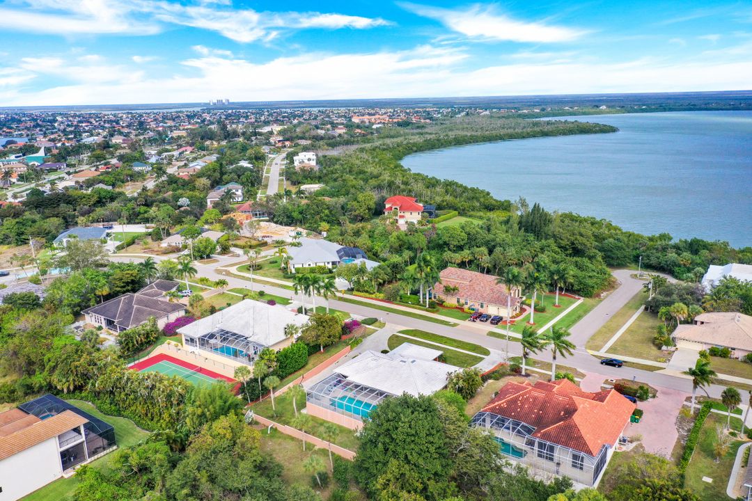 550 Inlet Dr, Marco Island, FL 34145
