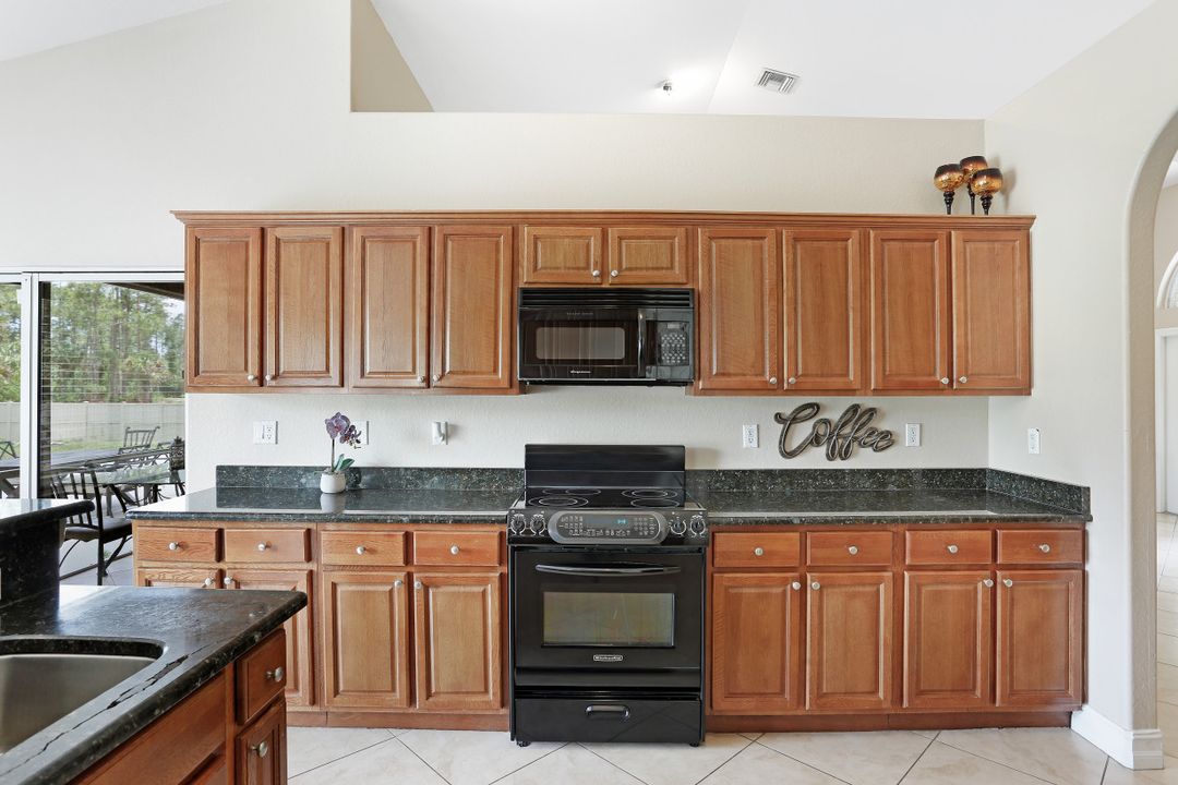 1462 Everglades Blvd N, Naples, FL 34120