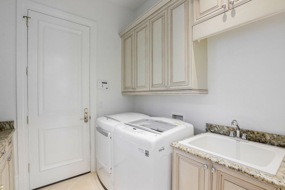 15655 Villoresi Way, Naples, FL 34110