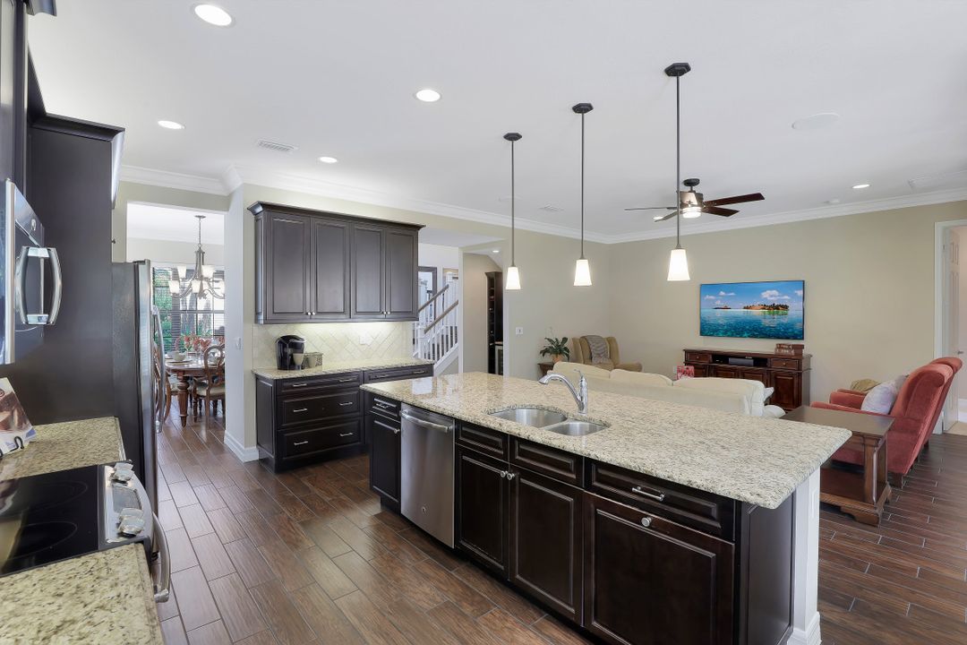 3271 Pacific Dr, Naples, FL 34119