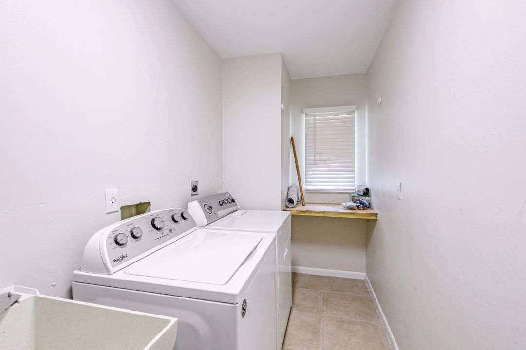 6581 Sable Ridge Ln, Naples, FL 34109