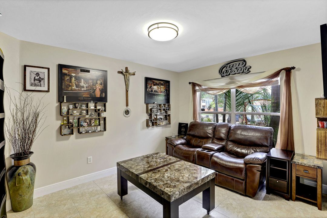 1218 SW 18th Ave, Cape Coral, FL 33991