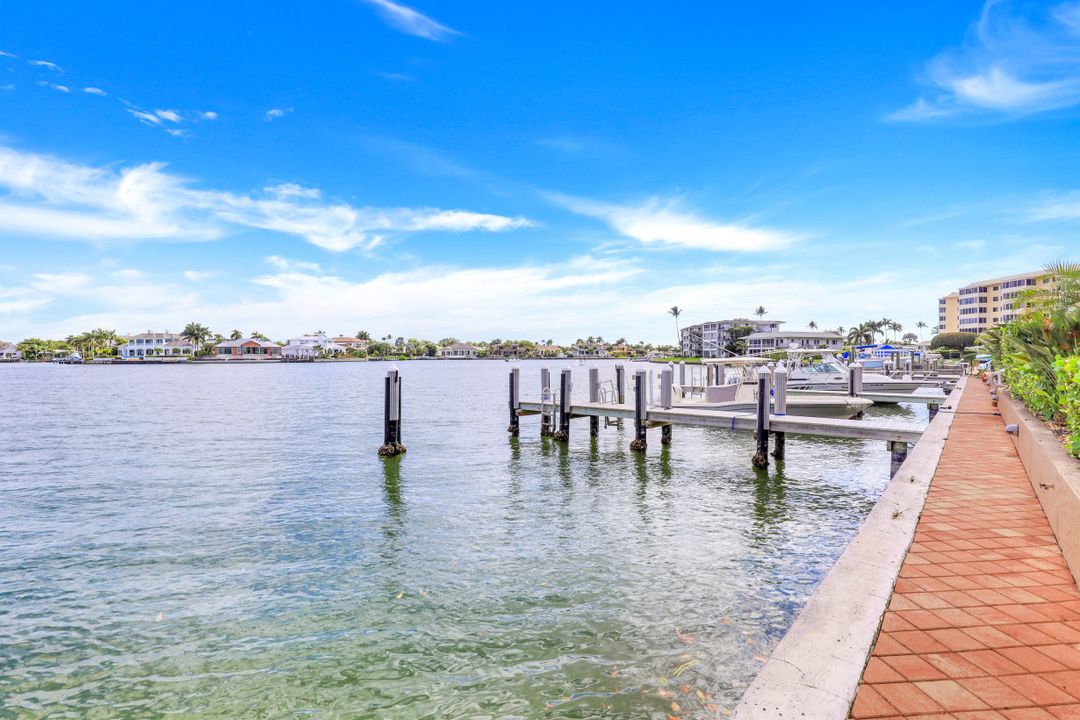 3450 Gulf Shore Blvd N #313, Naples, FL 34103