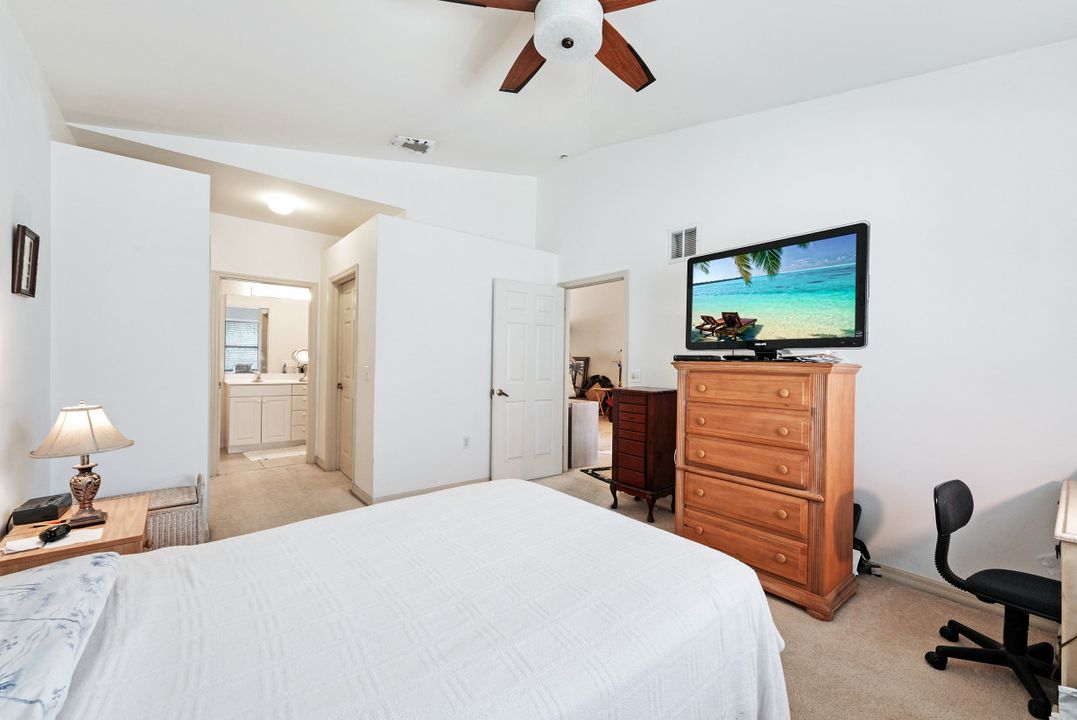 357 Robin Hood Cir #202, Naples, FL 34104