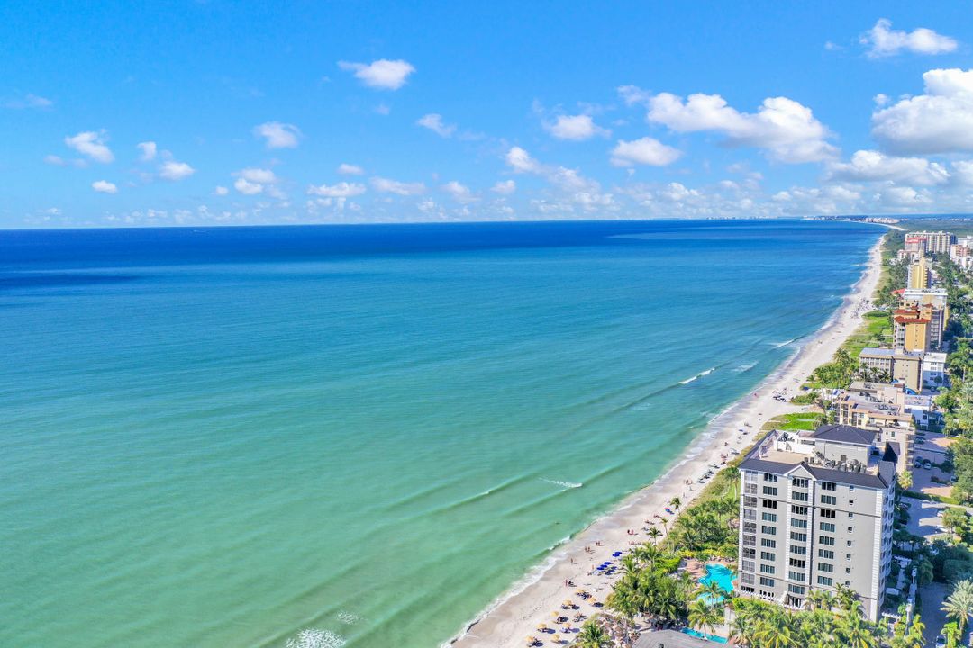 547 Beachwalk Cir, Naples, FL 34108