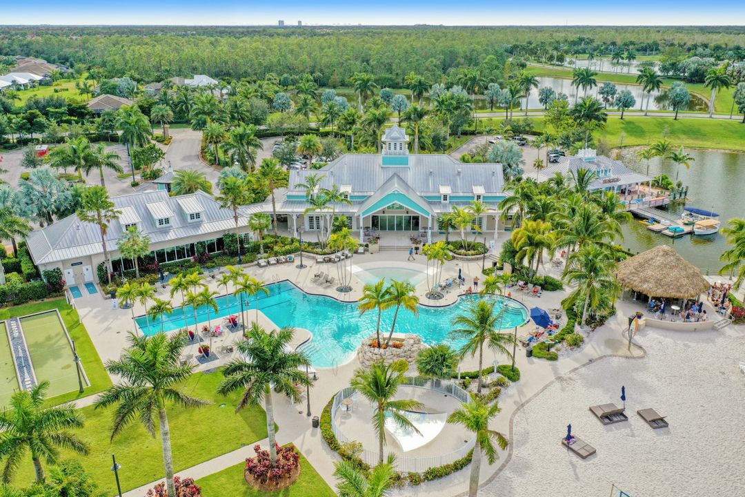 14708 Edgewater Cir, Naples, FL 34114