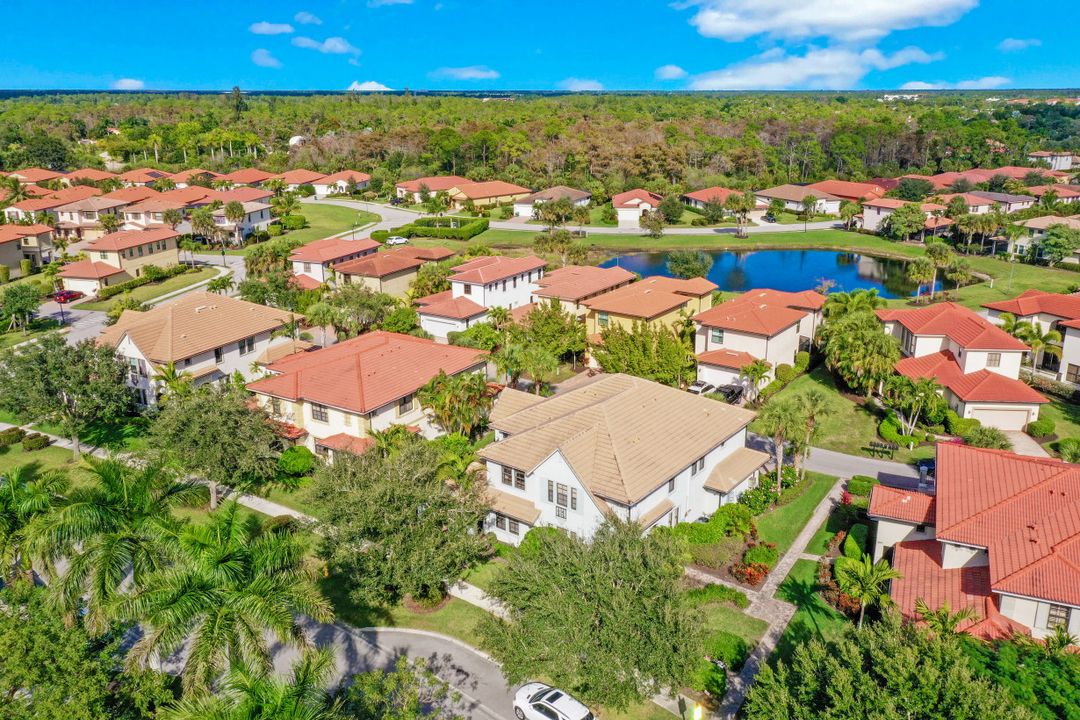 1391 Santiago Cir #902, Naples, FL 34113