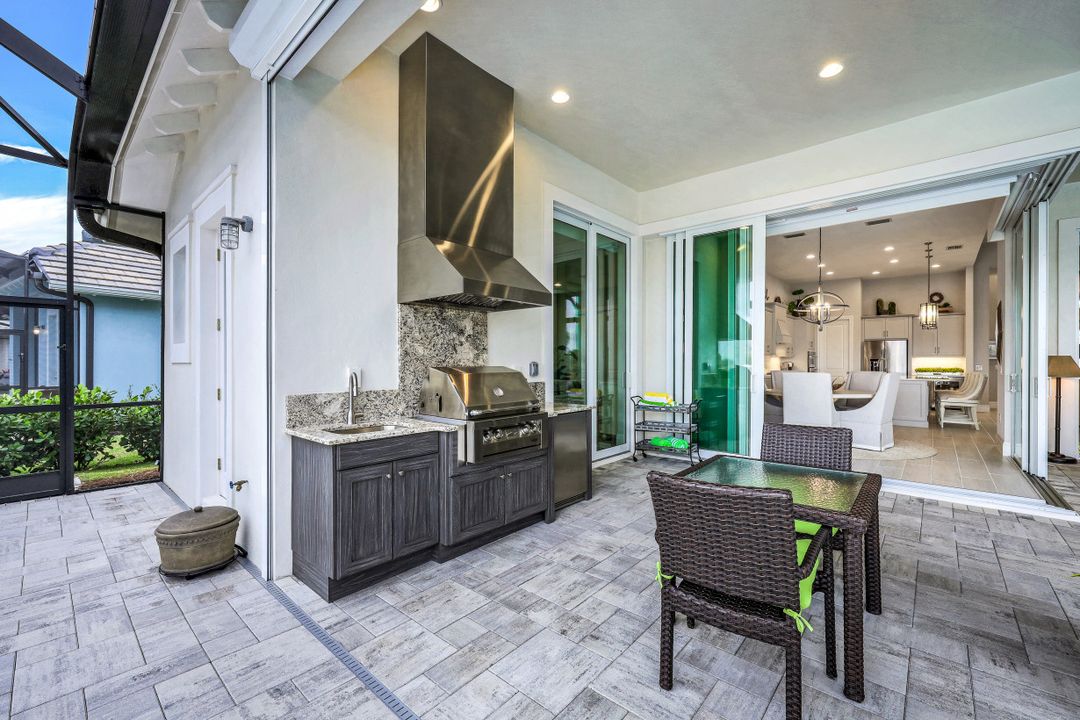 6231 Megans Bay Dr, Naples, FL 34112