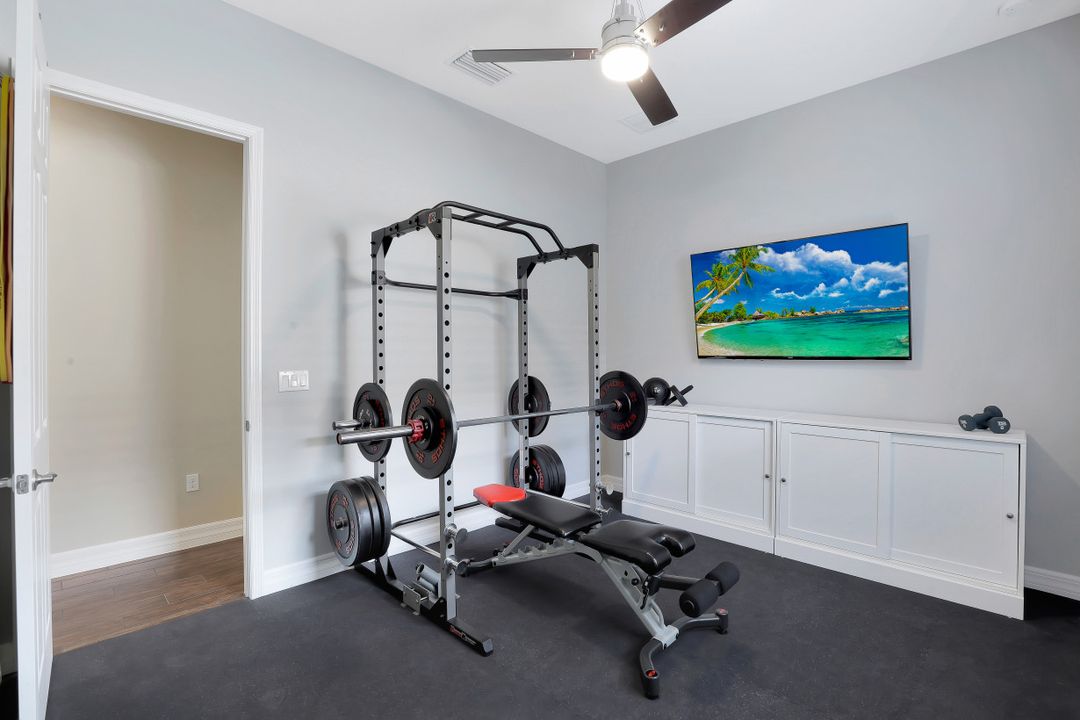 3271 Pacific Dr, Naples, FL 34119