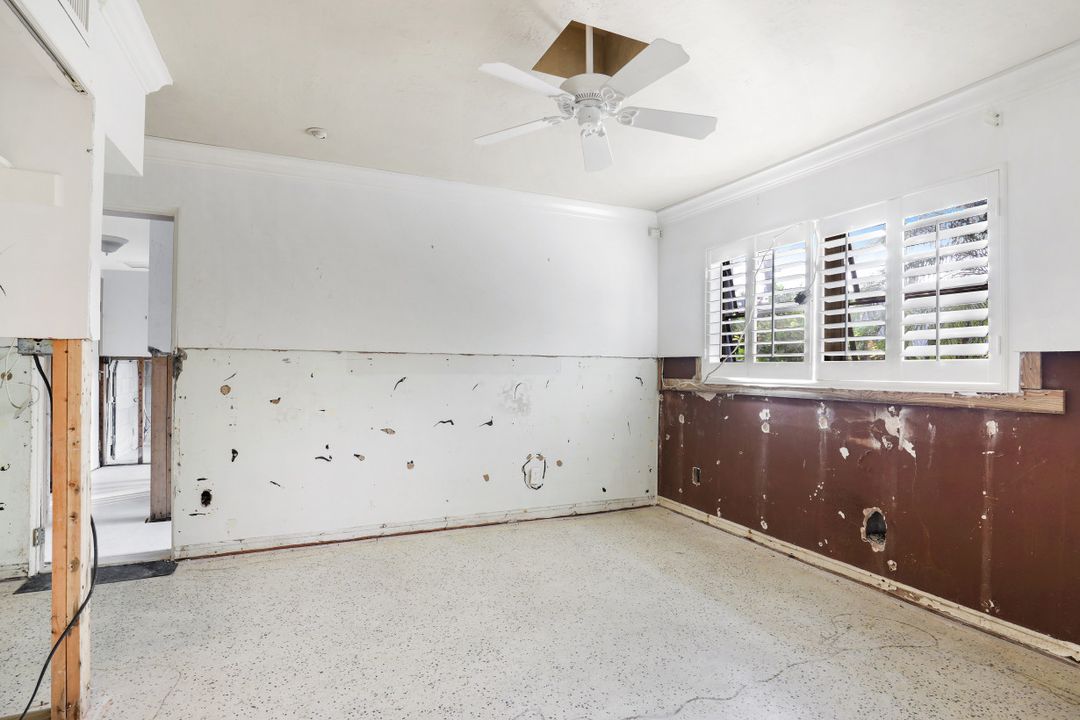 140 2nd Ave S, Naples, FL 34102