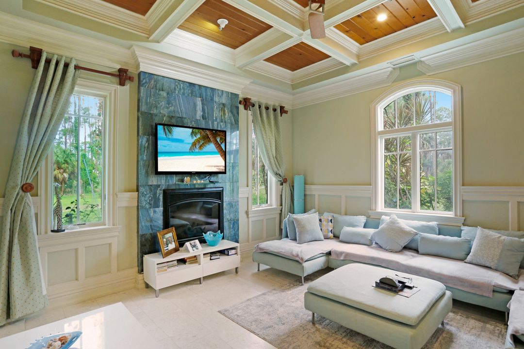 5610 Bur Oaks Ln, Naples, FL 34119