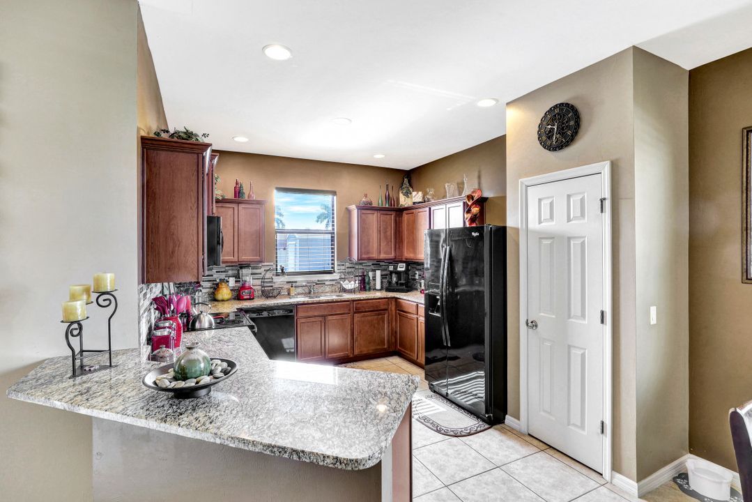 3216 SW 11th Ave, Cape Coral, FL 33914