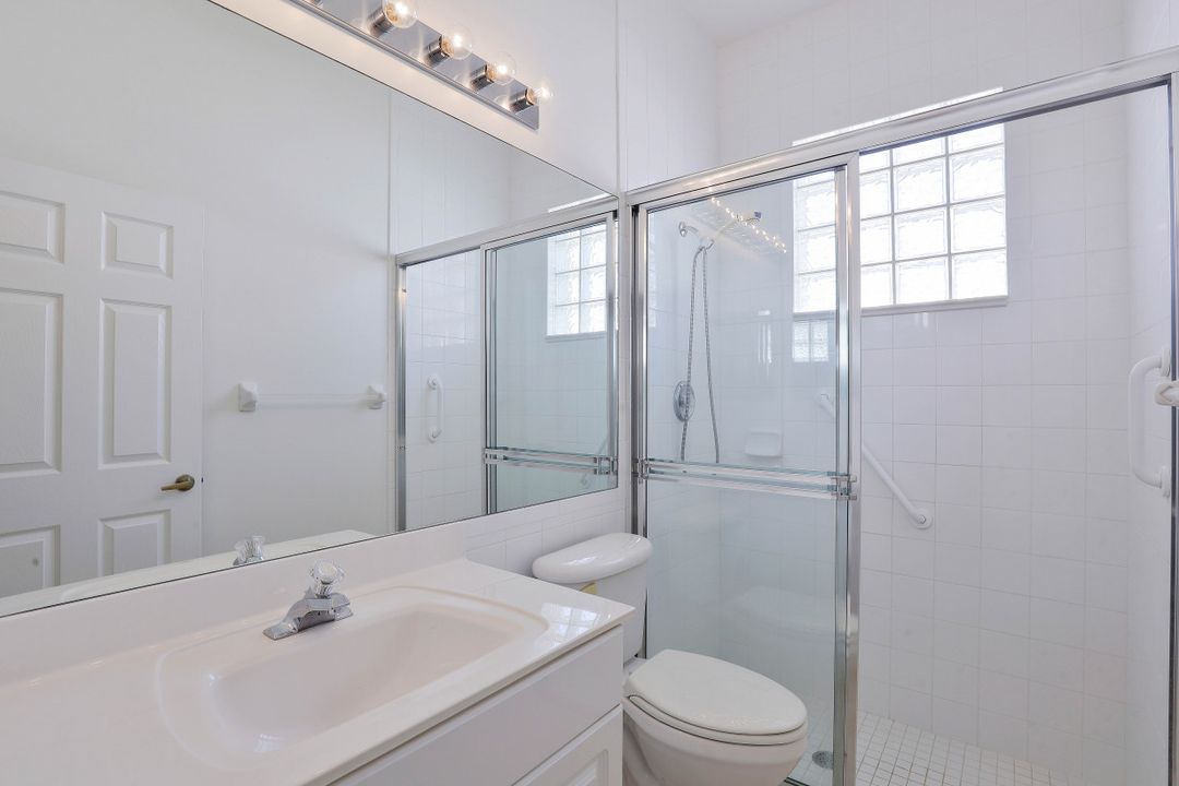 995 Chesapeake Bay Ct, Naples, FL 34120