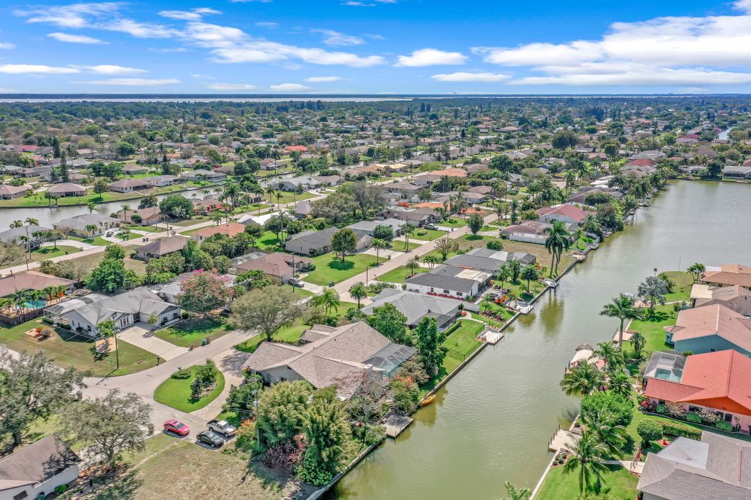 204 SE 20th Pl, Cape Coral, FL 33990