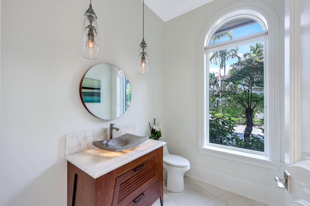 970 Aqua Cir, Naples, FL 34102