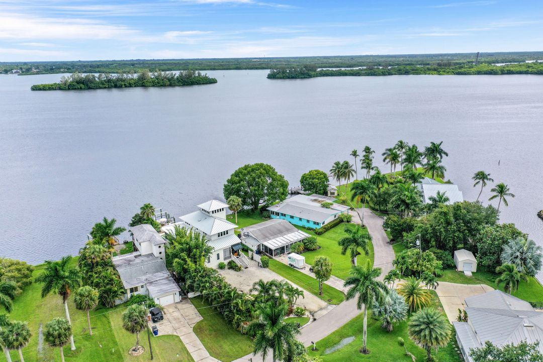 4559 E Riverside Dr, Fort Myers, FL 33905