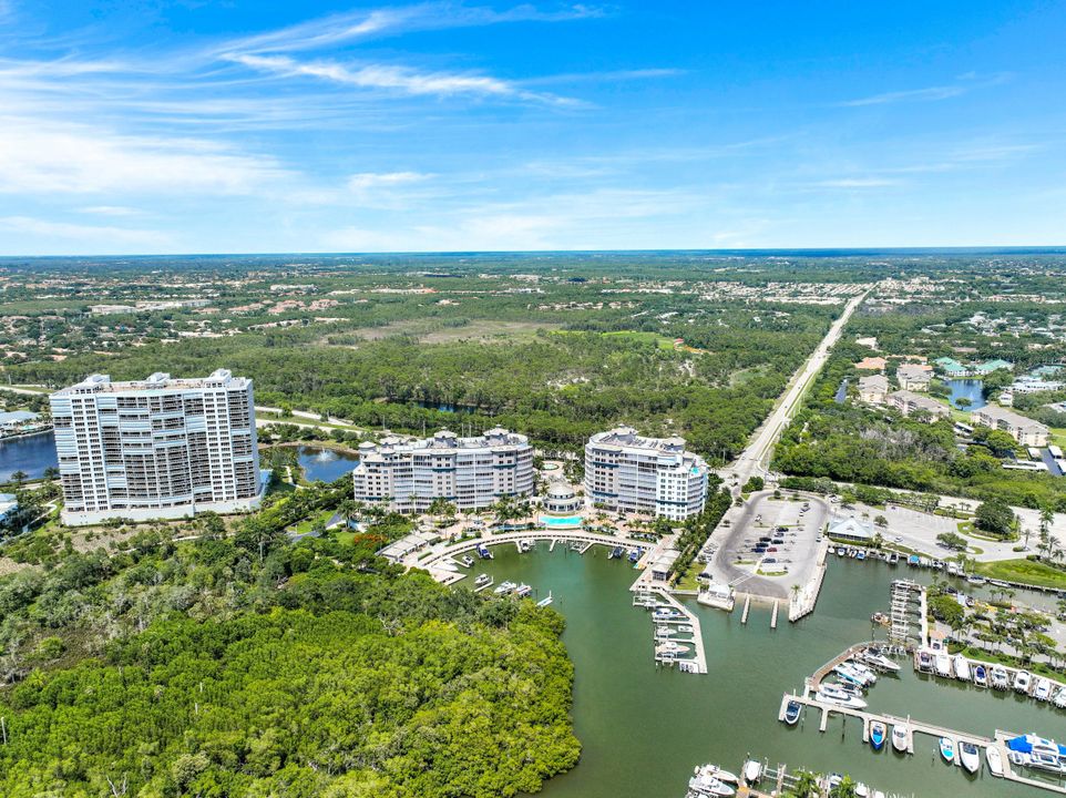 13675 Vanderbilt Dr #610, Naples, FL 34110