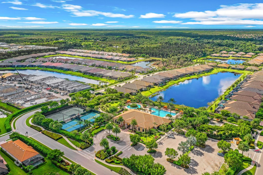 8447 Palacio Terrace W, Naples, FL 34114