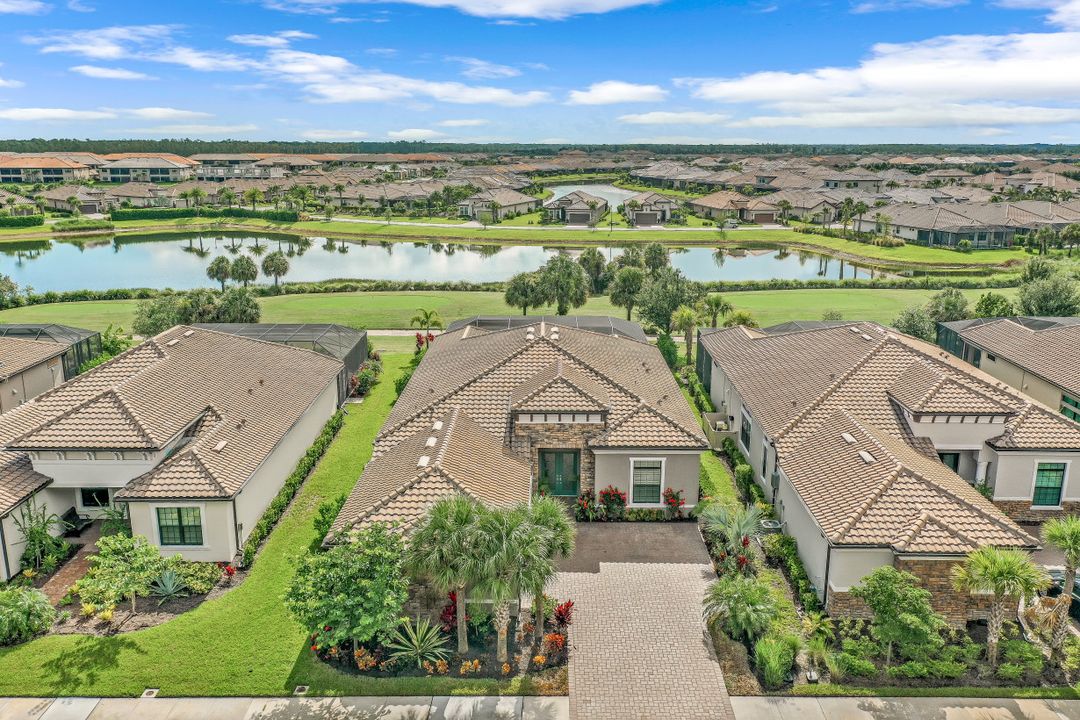 9392 Rapallo St, Naples, FL 34119