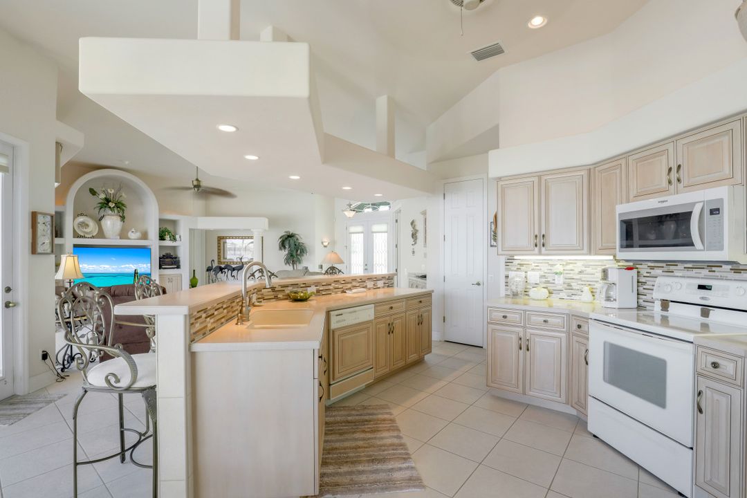 5219 SW 5th Pl, Cape Coral, FL 33914