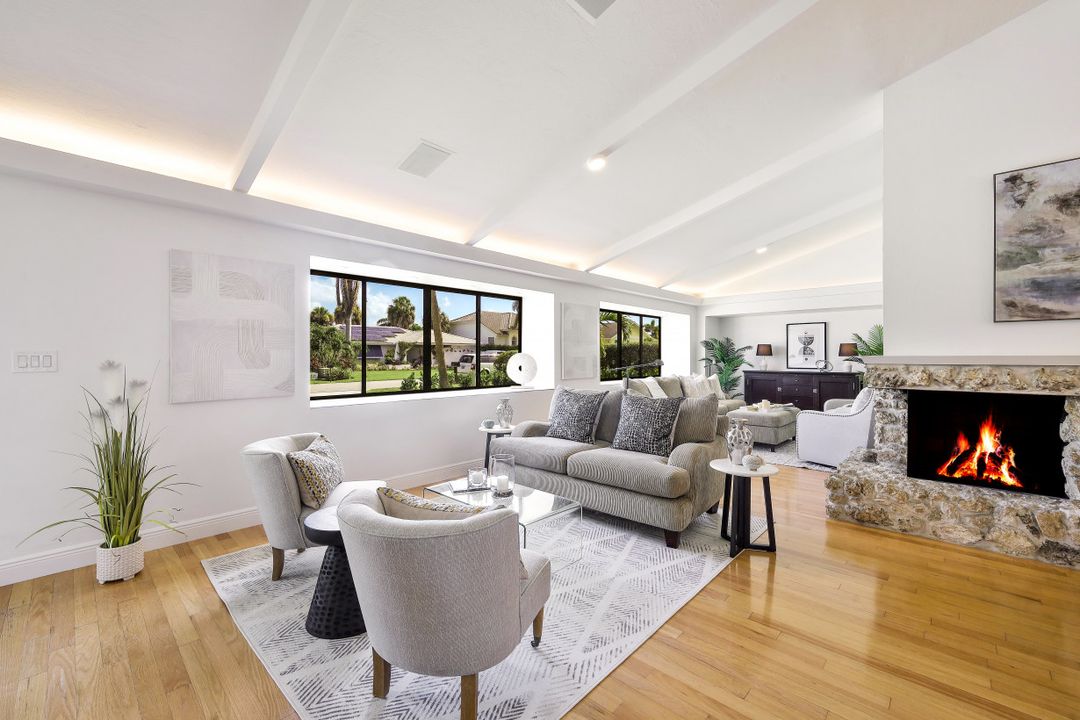 438 Lagoon Ave, Naples, FL 34108