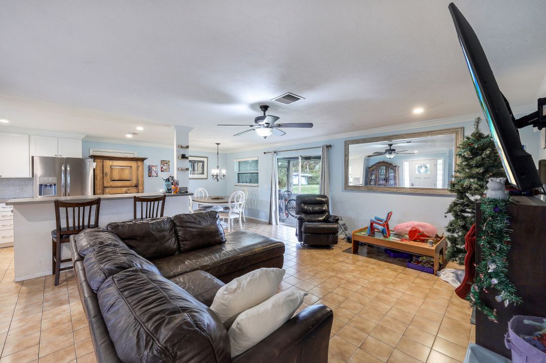 795 25th St SW, Naples, FL 34117